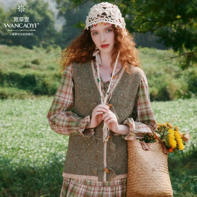 菀壹2025春季新款毛针织衫女V领纽扣马甲开衫外套上衣G32830411