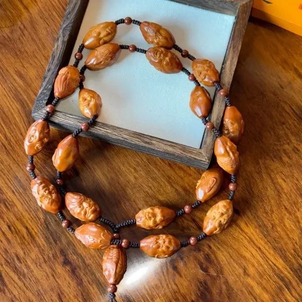 天然鸡血红橄榄核雕十八罗汉脖挂易上色不爱裂精品（假一赔十）