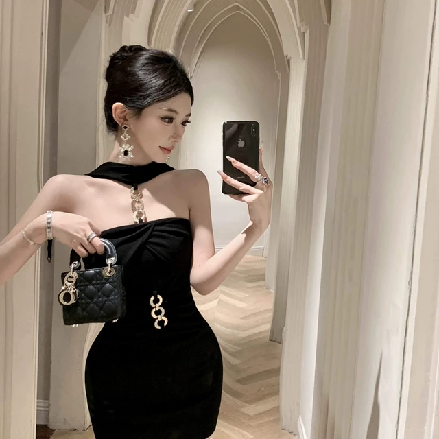 甜美风辣妹黑色挂脖连衣裙设计感金属钻链收腰显瘦包臀抹胸裙短裙