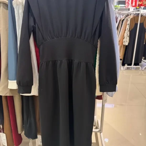 【VV FUSHI】L22105020经典黑色连衣裙优雅百搭设计适合多种场合