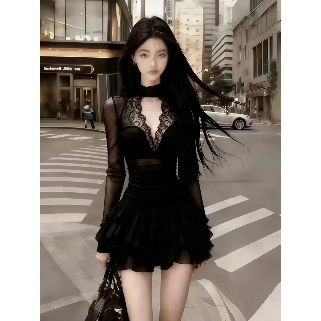 轻奢高级感气质轻熟风黑色蕾丝深V领设计感收腰长袖显瘦连衣裙女