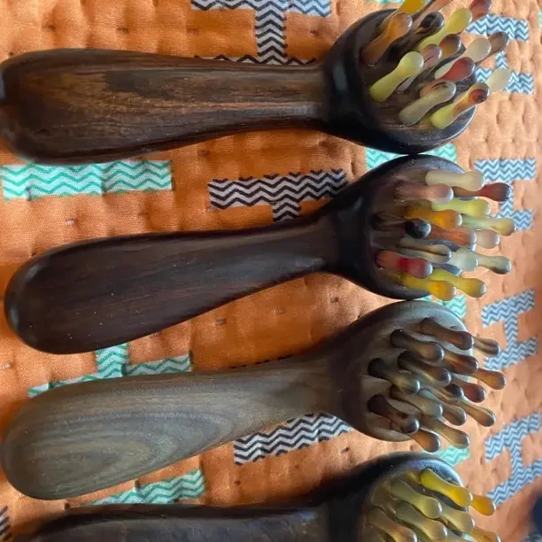 紫光檀经典勺子款多用型按摩梳