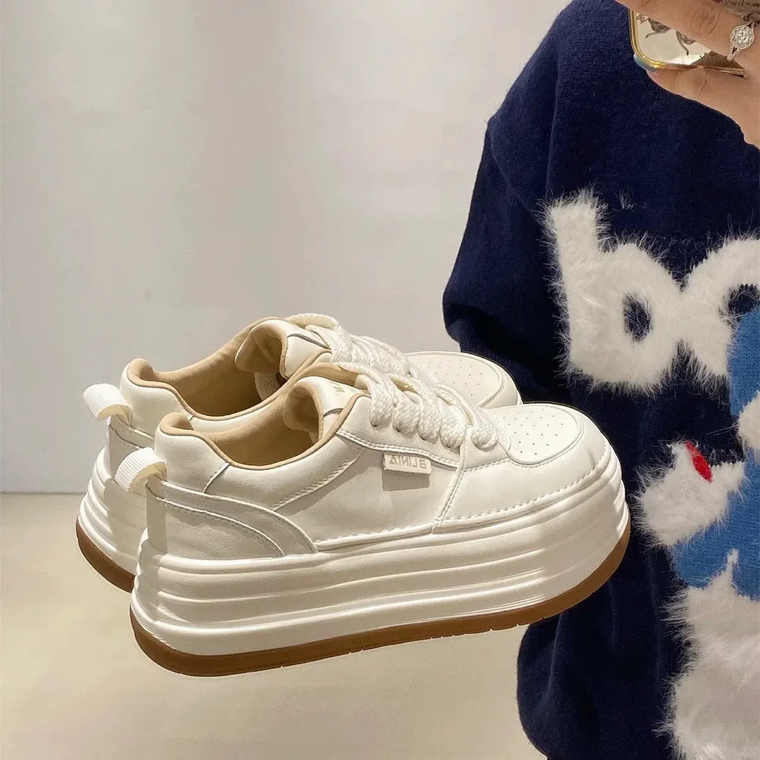真皮小白鞋女轻便增高厚底超酷时尚面包休闲鞋2025春秋季新款板鞋