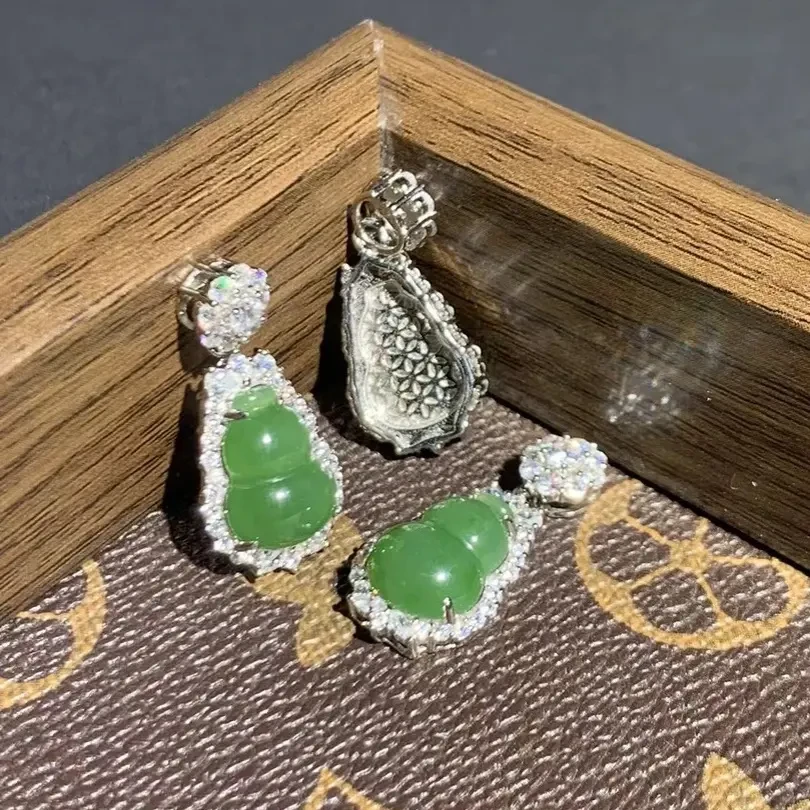 苹果香【天然和田玉银镶辣绿葫芦吊坠】松柏家珠宝多样性发货一件