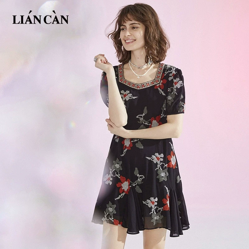 莲灿2025同款时尚领口绣花手缝铆钉短袖蕾丝连衣裙7122120005