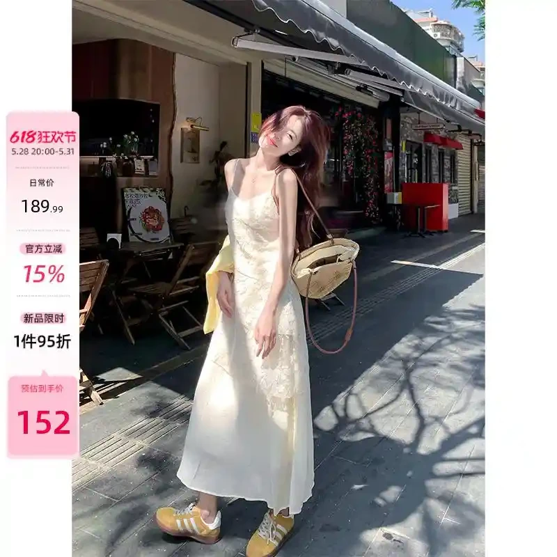 曾小咸 法式气质温柔风蕾丝领无袖吊带连衣裙女夏季收腰长裙裙子