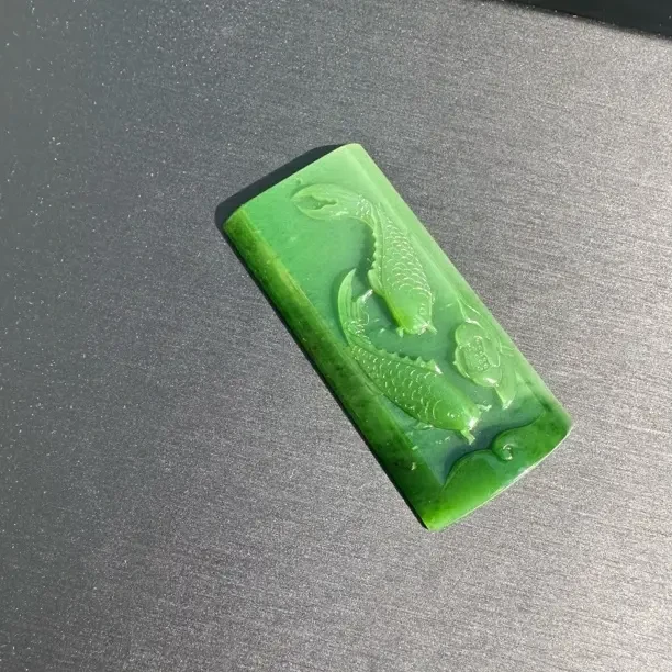 碧玉老坑料莲年有鱼大牌子绿色雕刻