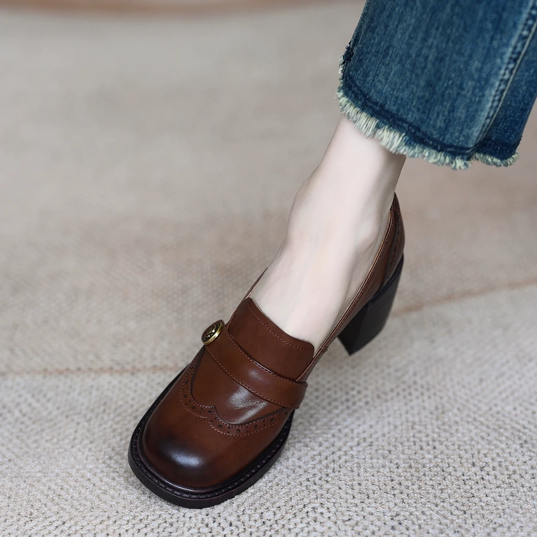 复古擦色单鞋女2025春季新款牛皮高跟金属扣方头雕花乐福鞋