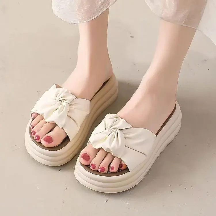 软皮厚底凉拖鞋女2025夏季新款外穿软底轻便百搭一字拖休闲舒适