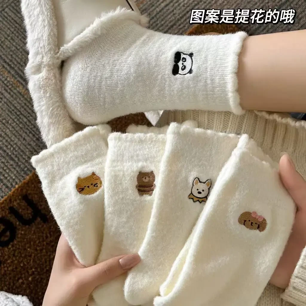 冬季加厚保暖袜子女中筒袜毛绒绒家居地板袜透气学院风白色长筒袜