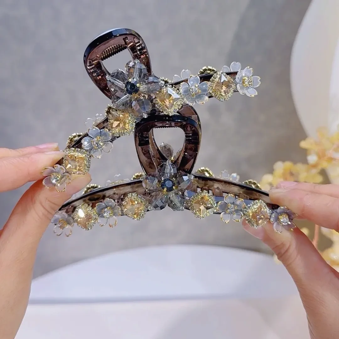 韩版时尚轻奢高级感水晶抓夹女百搭后脑勺盘发鲨鱼夹