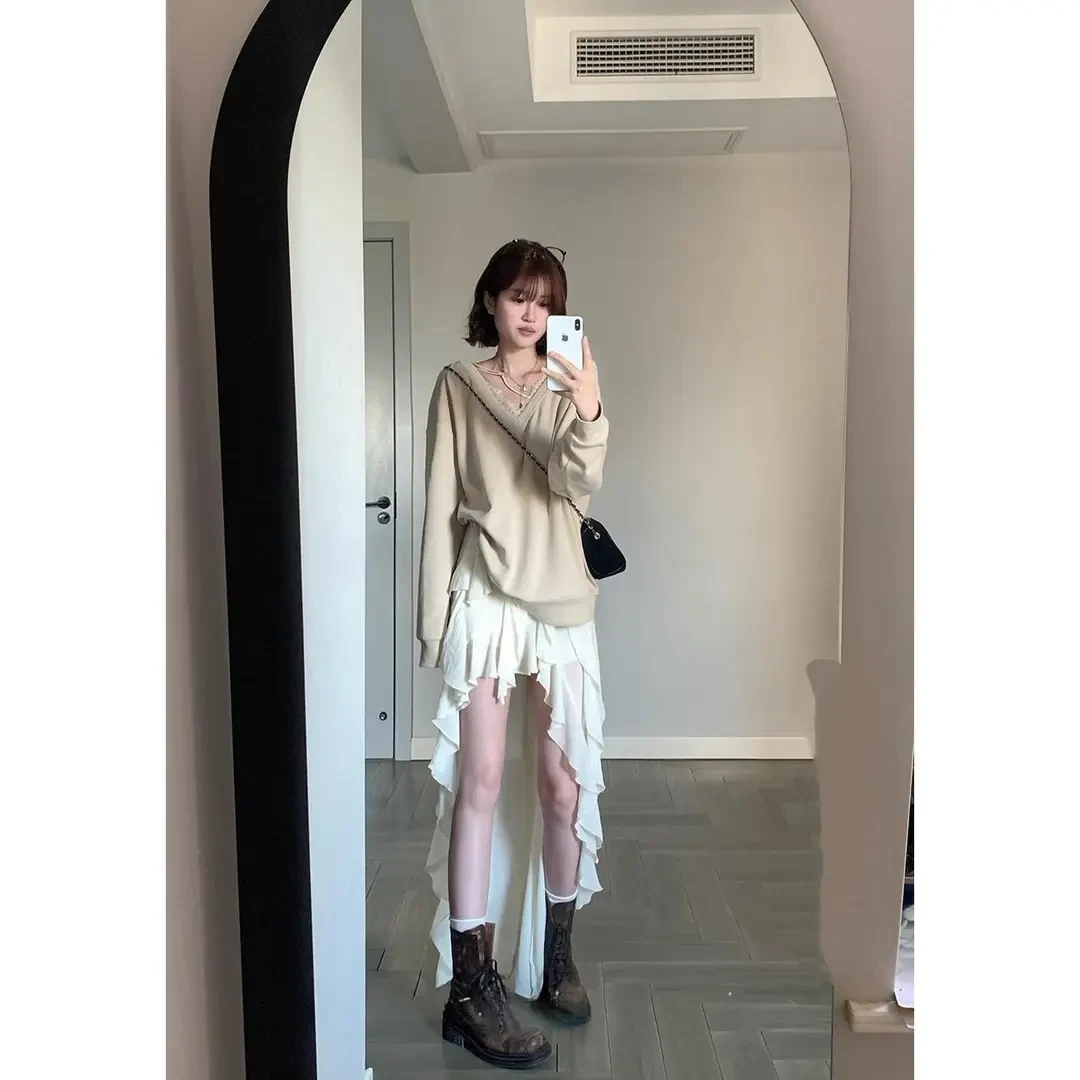 V领背后网纱蝴蝶结设计感奶茶色卫衣女+松紧腰不规则荷叶半身裙