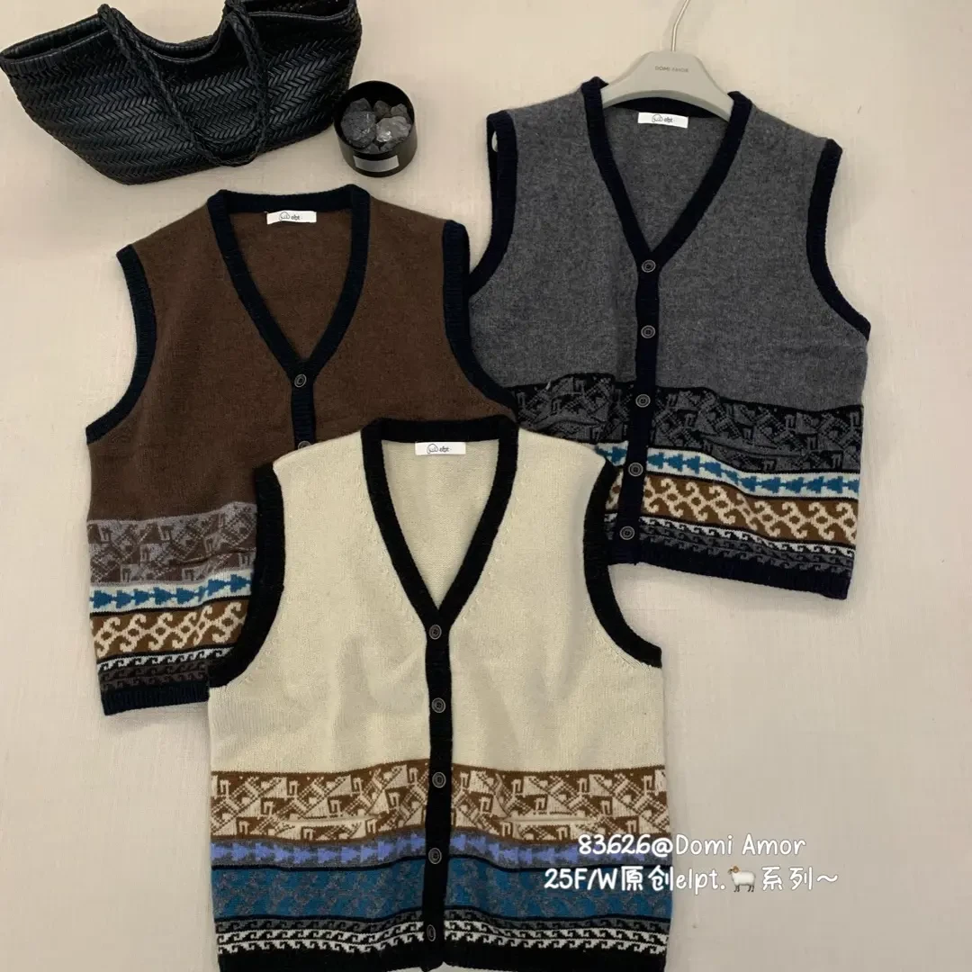 秋冬新款韩系气质复古提花软糯针织马甲外搭开衫设计感上衣