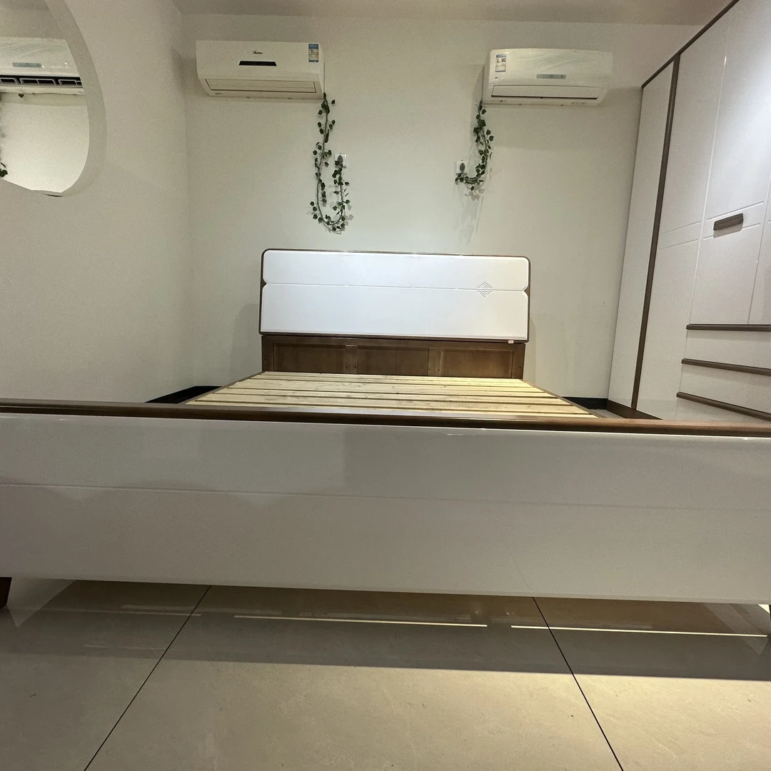 艾佳华家居主卧双人床胡桃木色1米8大床排骨架床架