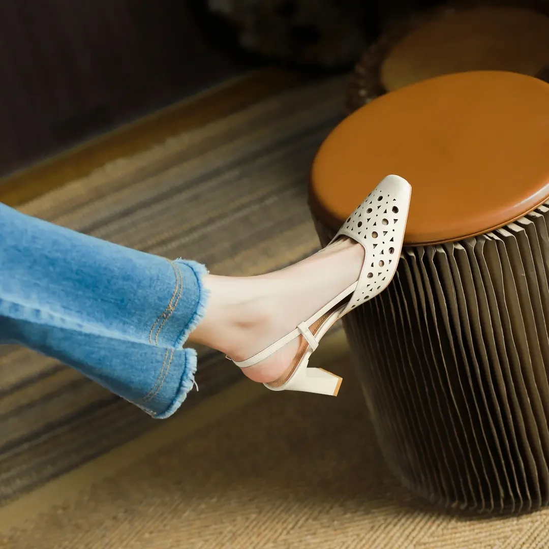 2025新款镂空真皮包头高跟凉鞋百搭时尚女鞋粗跟包头一字扣外穿鞋