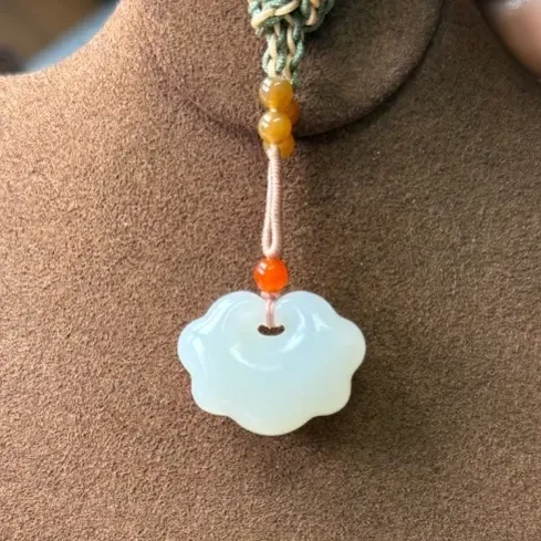 天然新疆和田玉羊脂白玉如意锁吊坠玉石挂件