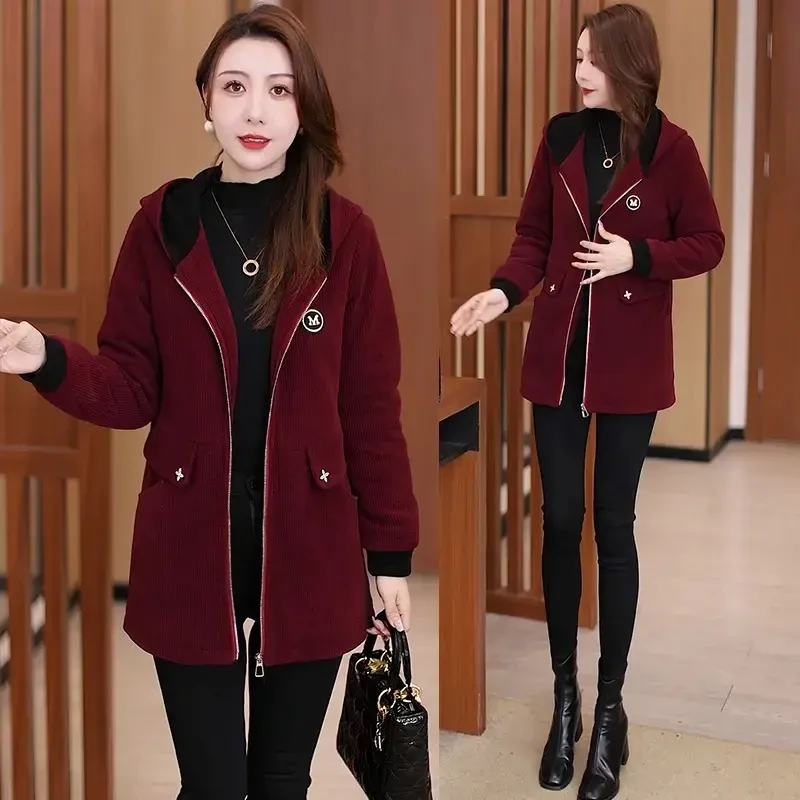 拉夏贝尔加绒连帽灯芯绒短外套女2025秋冬款洋气休闲保暖妈妈上衣