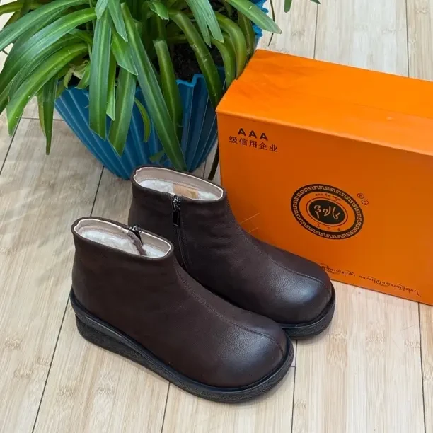 头层牛皮女士里面羊皮羊毛冬季户外休闲防滑保暖短靴