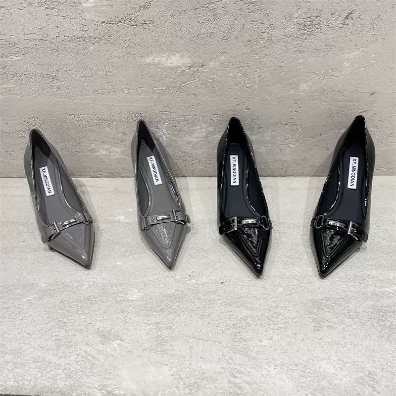 欧洲站2025春款真皮女鞋时尚百搭漆面金属扣尖头浅口细高跟鞋单鞋