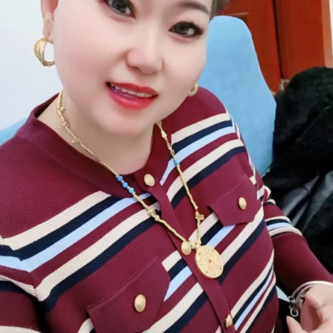 气质宝丽圆领条纹针织衫