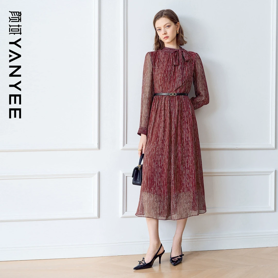 颜域气质优雅红色长袖连衣裙2025早春新款飘带中长款裙