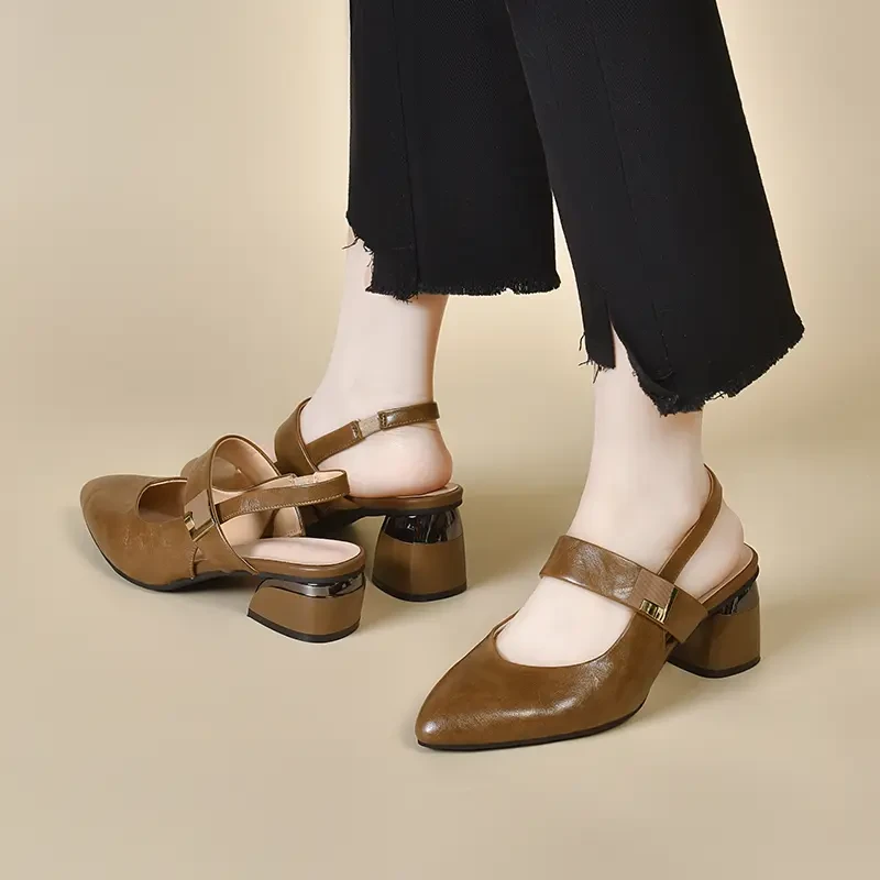 2025夏季时尚百搭凉鞋粗跟一字带软底软面夏季新款尖头低跟外穿粗