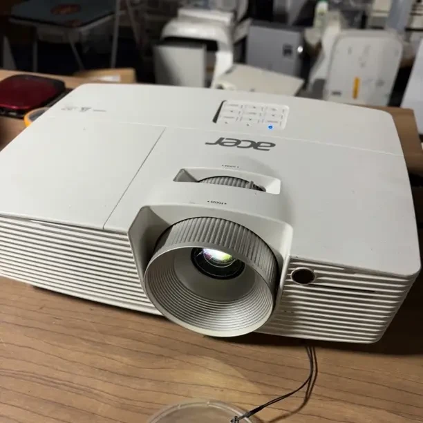 高清长焦投影仪 运费到付