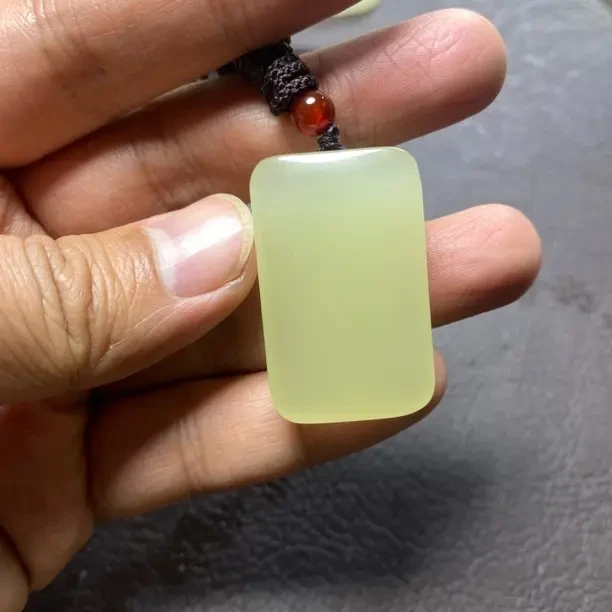 精美黄口平安无事牌