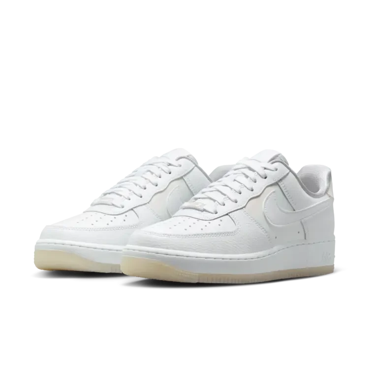 NIKE/耐克女子白色 AIR FORCE 1 空军运动休闲百搭板鞋IH3204-100