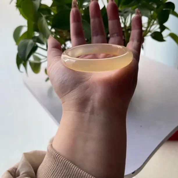 香槟金玛瑙手镯，适合节日送女友礼物气质时尚冰透精美素款