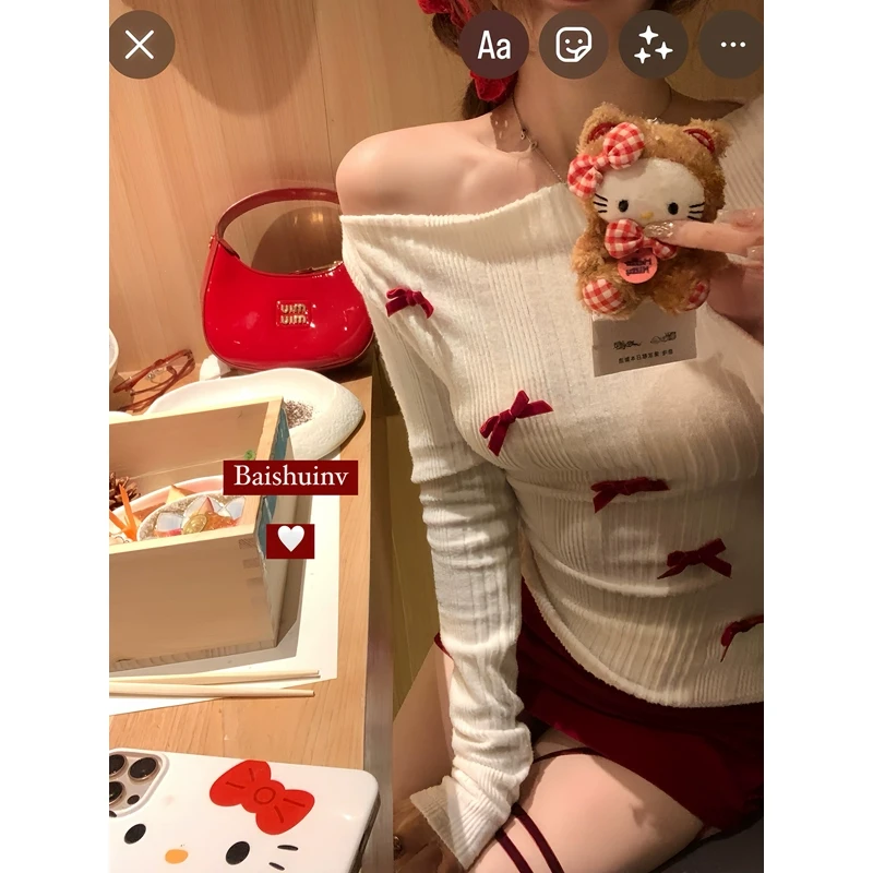 白水女 丝绒蝴蝶结 露肩一字领女秋冬收腰显瘦长袖上衣 B41247481