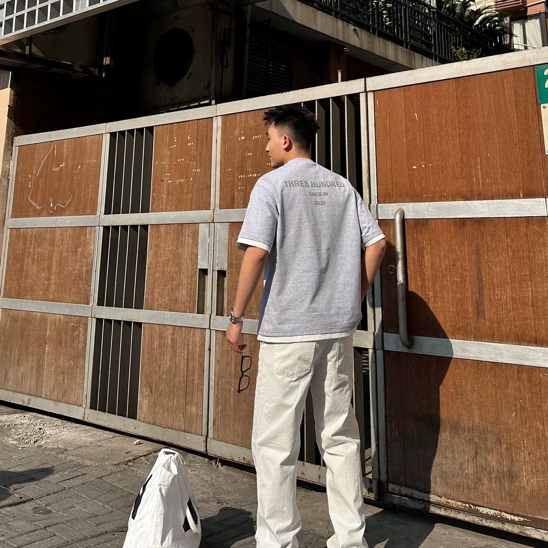 SANBAI 叁佰【假两件字母T】26支光盾遮热凉感花灰字母T恤