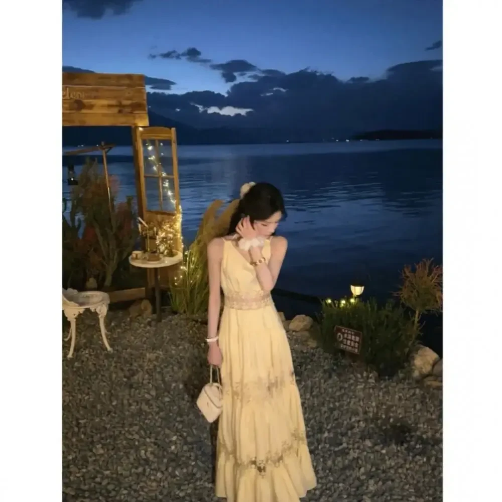 C351夏季超火穿搭胖mm法式温柔风仙女蕾丝拼接收腰气质吊带连衣裙