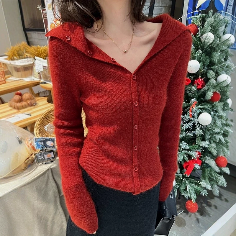 跨年圣诞氛围感约会针织衫女2025冬季温新款柔风修身显瘦翻领毛衣