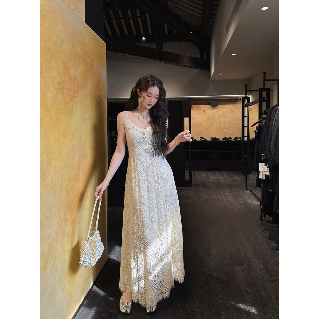 三吉黑花【天仙姊】春季百搭简约蕾丝吊带裙