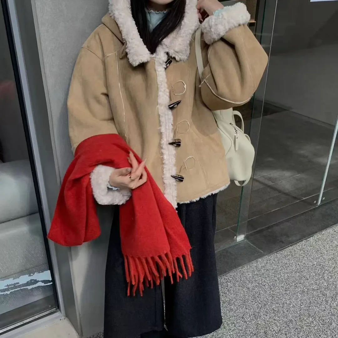 韩系毛绒连帽牛角扣皮毛一体女士冬季宽松加厚外套