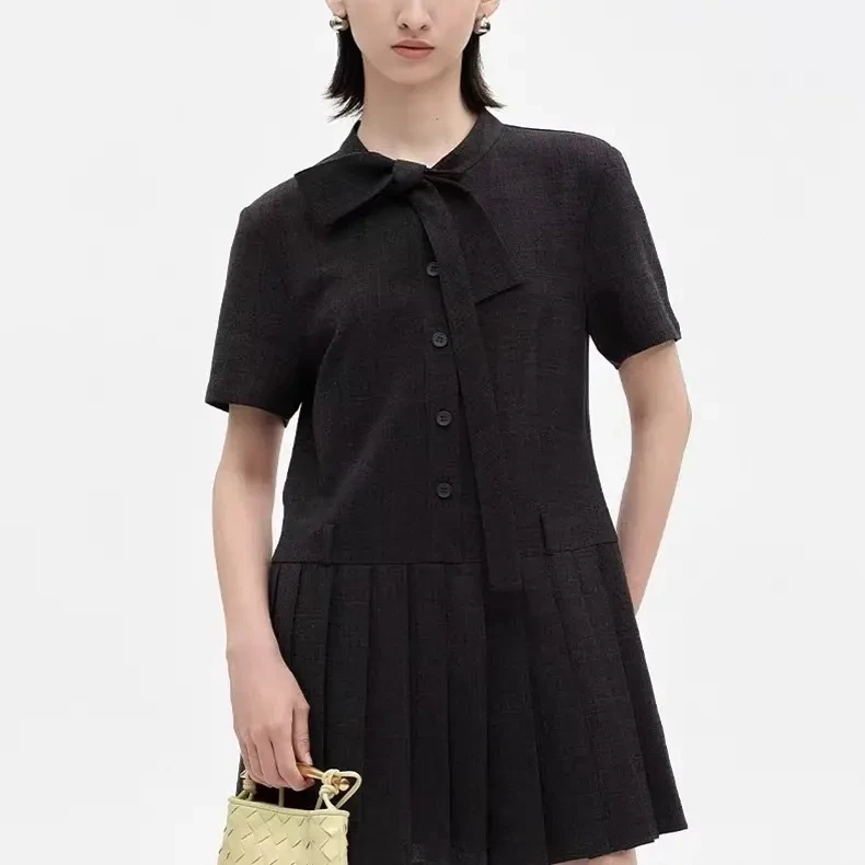 现货仿麻感深灰色飘带领连衣裙女2025夏新款优雅拼接百褶A字裙