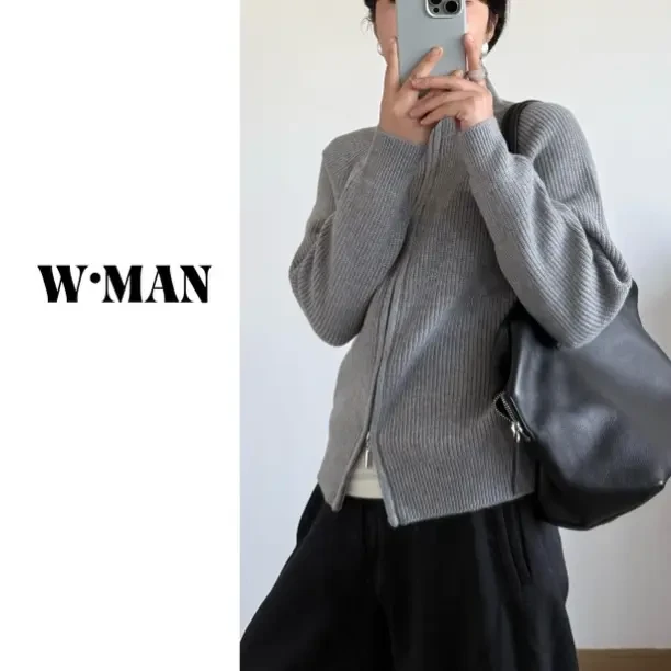 W·MAN“慵懒感”简约随性坑条设计立领开衫