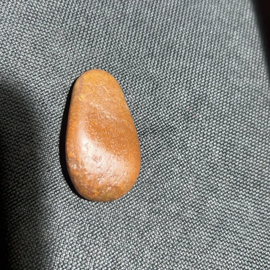黄沁天然新疆和田红皮原石