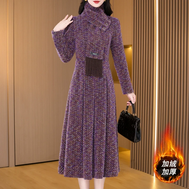 加绒加厚长袖连衣裙2025新款女秋冬针织围巾打底配大衣两件套装裙