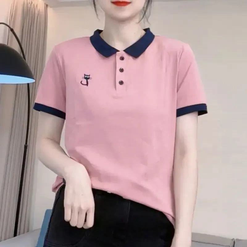 啄木鸟夏季Polo领小猫刺绣拼色t恤夏季短袖女士套头上衣2025遮肉