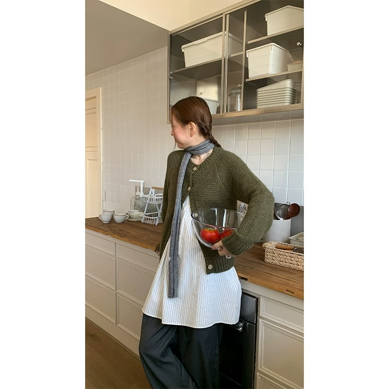 银河汽水圆领开衫毛衣女短款长袖针织衫