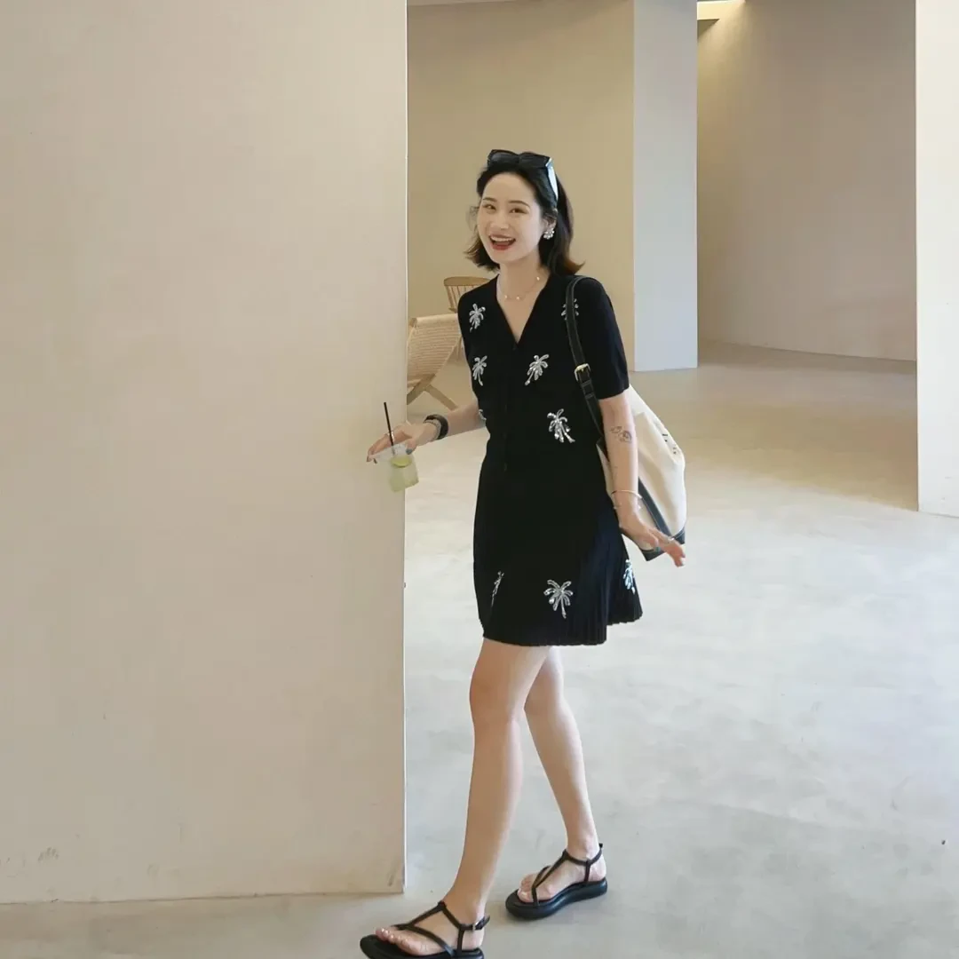 高级感气质穿搭女2025夏季V领短袖上衣高腰百褶裙半身裙两件套