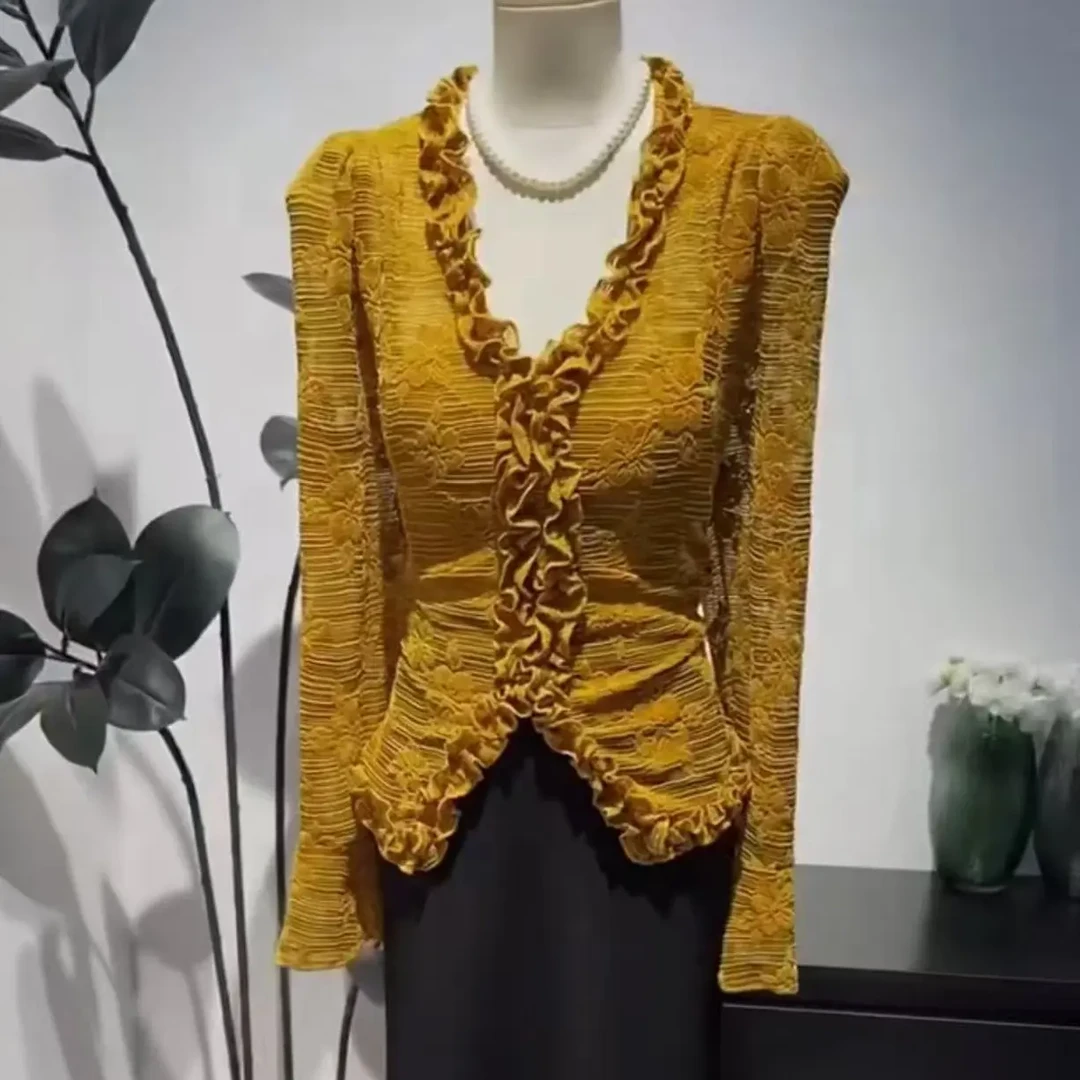 鑫花家重工蕾丝木耳边长袖拼接镂空V领上衣打底70626