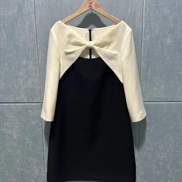 蝴蝶结修身显瘦蝴蝶结元素收腰气质短款连衣裙