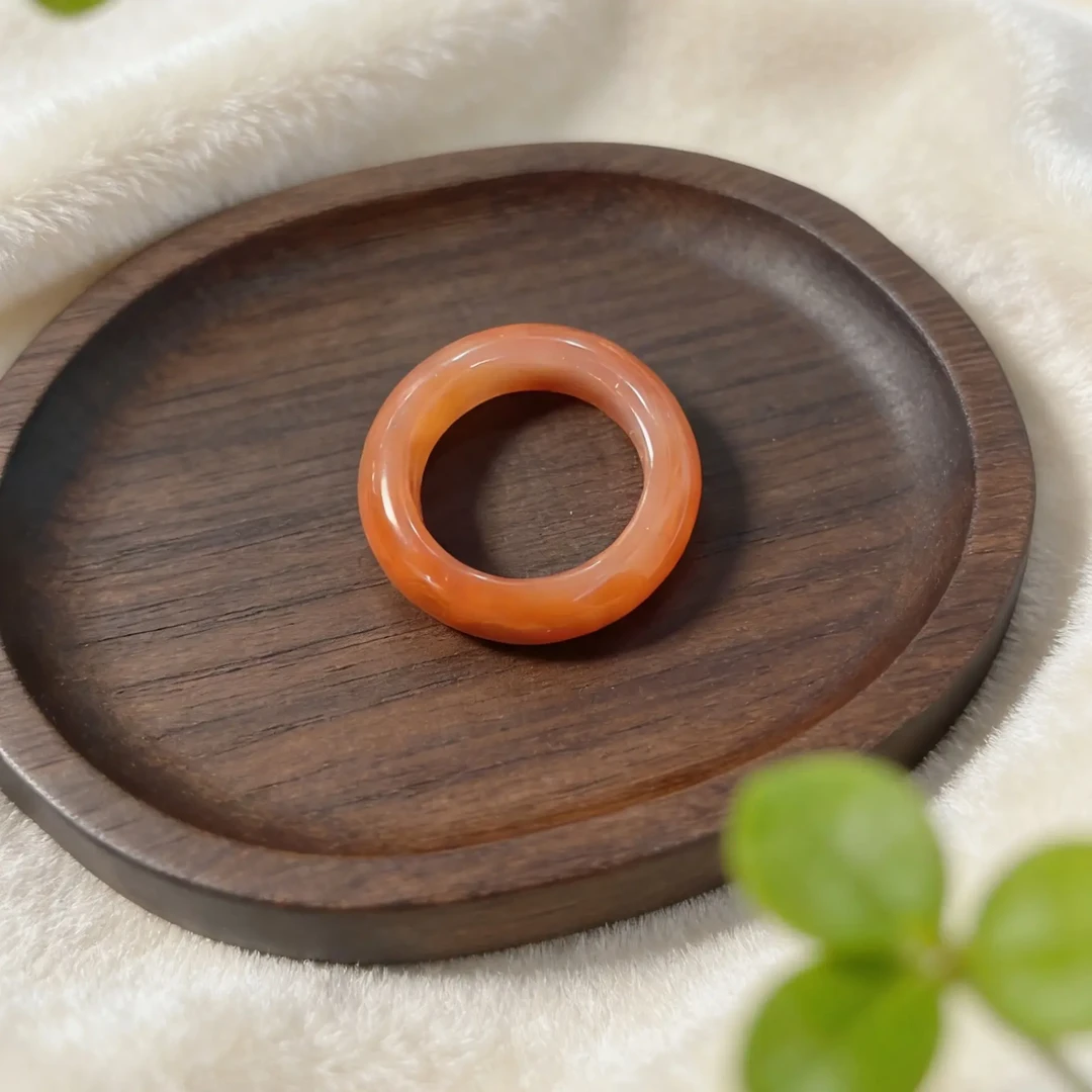 南红戒圈精美雕琢大气时尚