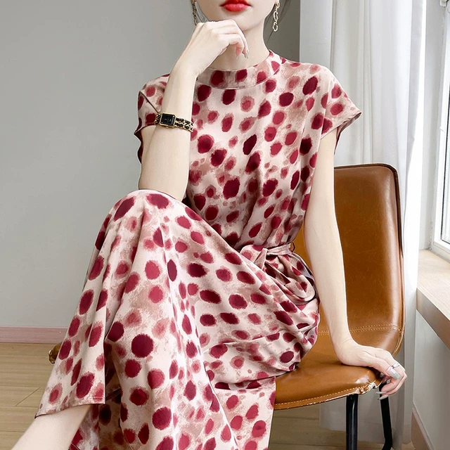 夏季赫本风高级感减龄长裙缎面碎花连衣裙女复古波点垂感显瘦裙子