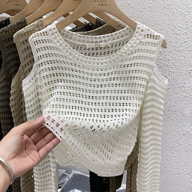 2025早秋短款针织衫女设计感小众宽松慵懒风镂空露肩长袖打底上衣