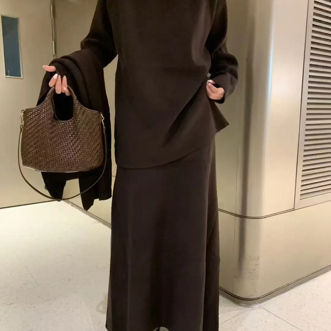 秋季慵懒风蝙蝠袖针织衫搭配针织半裙时尚套装