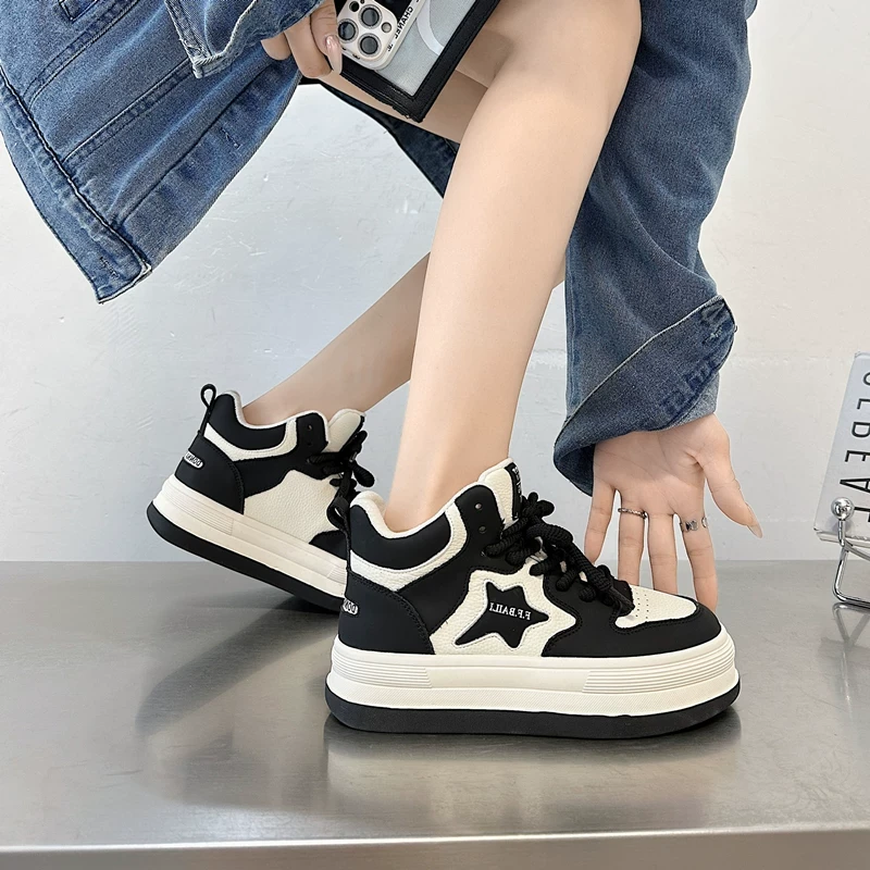 香港潮牌真皮黑白高帮板鞋女显瘦冬季加绒运动厚底星星东北棉鞋女